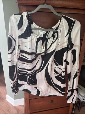 White House Black Market Black and White Abstract Peasant Blouse